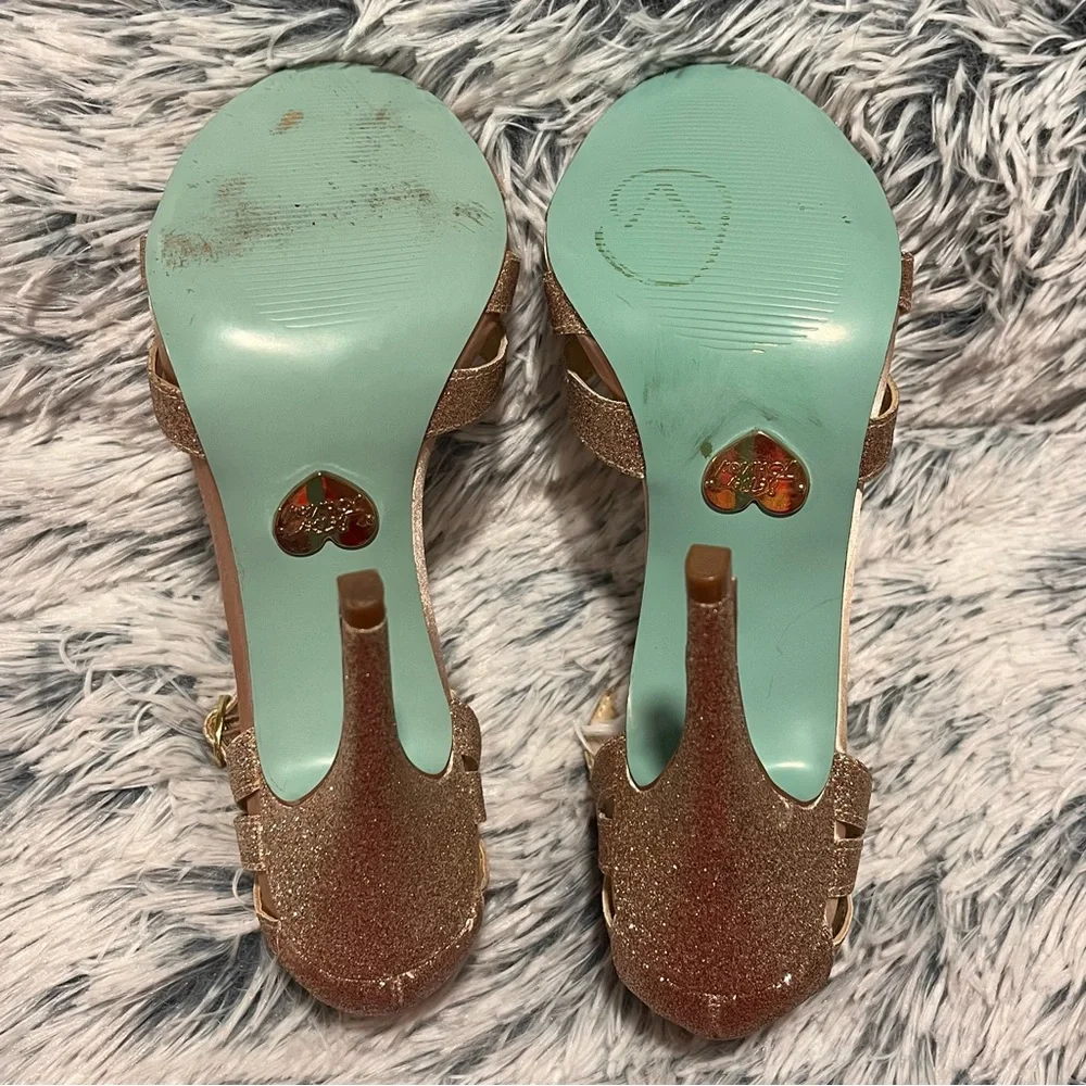 Betsey Johnson Gold Glitter Tee Heels - ***See notes for sizing - Picture 5 of 15